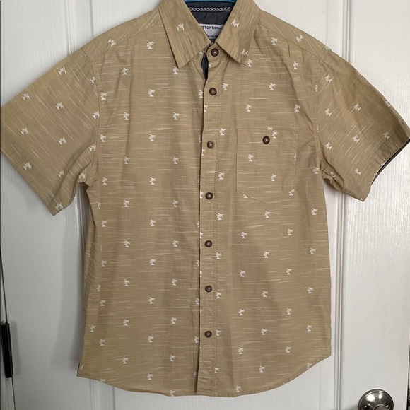 Other - Tan Geometric Pattern Short Sleeve